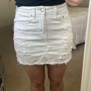 American Eagle Outfitters White Distressed Denim Mini Skirt Stretchy w/ Pockets